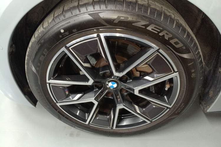 Used BMW 4 Series 2023 425i M Sport Package Left Front Wheel Hub