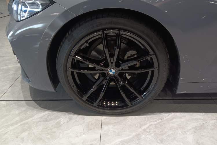 Used BMW 4 Series 2023 425i M Sport Night Edition Left Front Wheel Hub