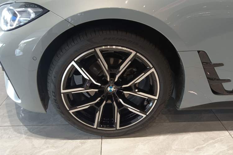 Used BMW 4 Series 2023 425i Gran Coupe M Sport Night Edition Package Left Front Wheel Hub
