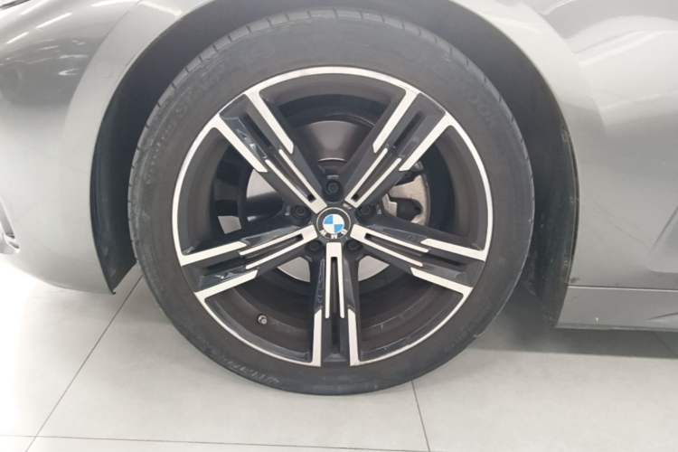 Used BMW 4 Series 2023 425i M Sport Package Left Front Wheel Hub