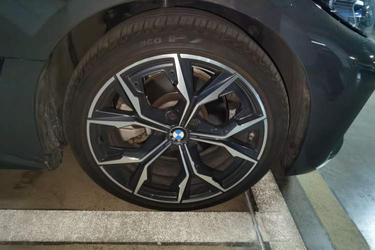 Used BMW 4 Series 2023 430i Gran Coupe M Sport Night Edition Right Front Wheel Hub