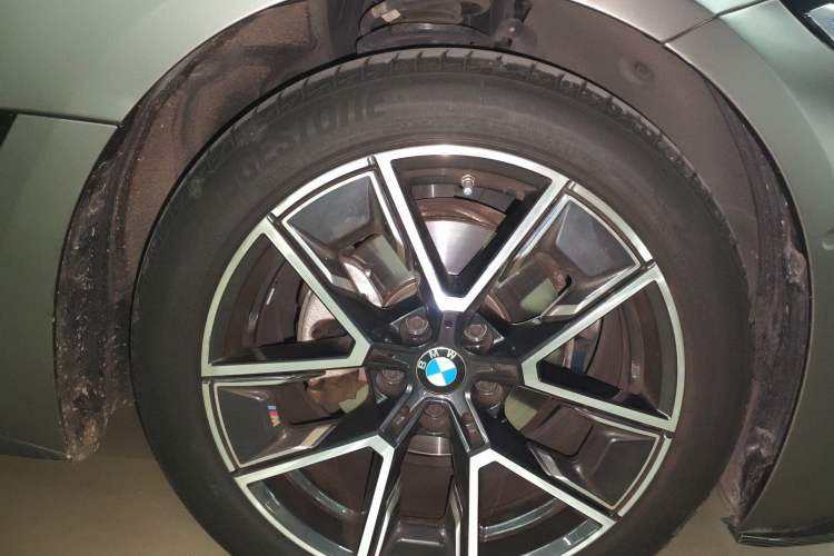 Used BMW 4 Series 2023 425i Gran Coupe M Sport Package Right Front Wheel Hub