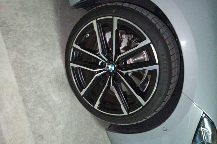 Used BMW 4 Series 2023 430i Convertible M Sport Night Edition Package Right Front Wheel Hub