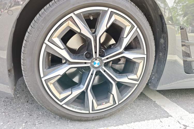 Used BMW 4 Series 2023 430i Gran Coupe M Sport Night Edition Right Front Wheel Hub