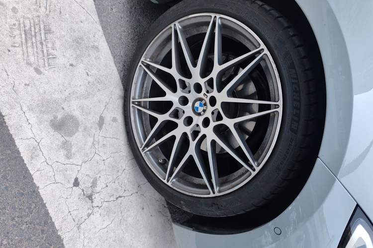 Used BMW 4 Series 2023 425i M Sport Package Right Front Wheel Hub