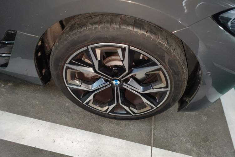 Used BMW 4 Series 2023 430i Gran Coupe M Sport Night Edition Right Front Wheel Hub