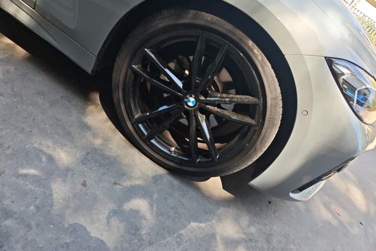 Used BMW 4 Series 2023 425i Convertible M Sport Night Edition Package Right Front Wheel Hub