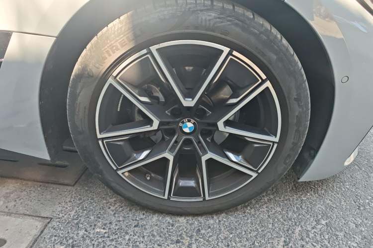 Used BMW 4 Series 2023 425i Gran Coupe M Sport Package Right Front Wheel Hub