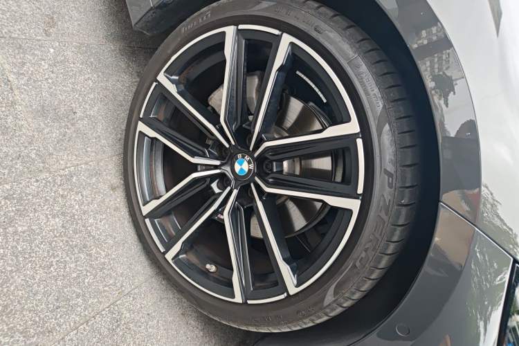 Used BMW 4 Series 2023 430i Convertible M Sport Night Edition Package Right Front Wheel Hub