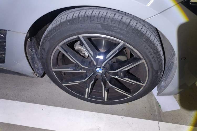 Used BMW 4 Series 2023 425i Gran Coupe M Sport Night Edition Package Right Front Wheel Hub