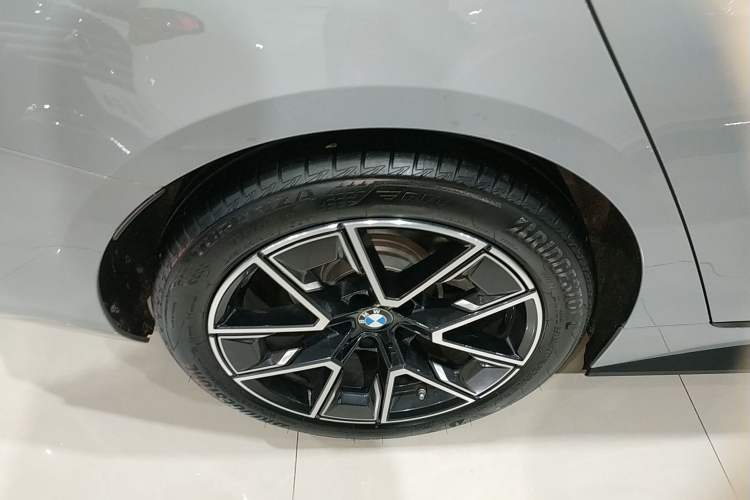 Used BMW 4 Series 2023 425i Gran Coupe M Sport Package Right Rear Wheel Hub