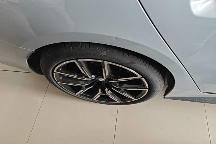 Used BMW 4 Series 2023 425i Gran Coupe M Sport Night Edition Package Right Rear Wheel Hub