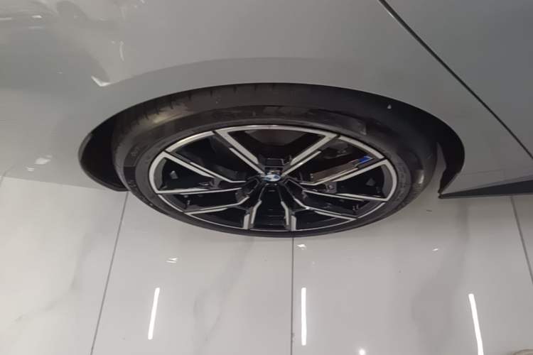 Used BMW 4 Series 2023 425i Gran Coupe M Sport Package Right Rear Wheel Hub