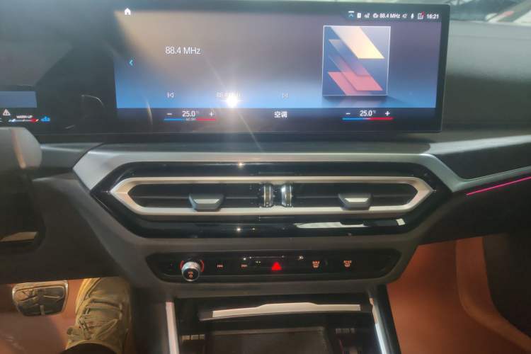 Used BMW 4 Series 2023 425i Convertible M Sport Package Audio And AC Panel
