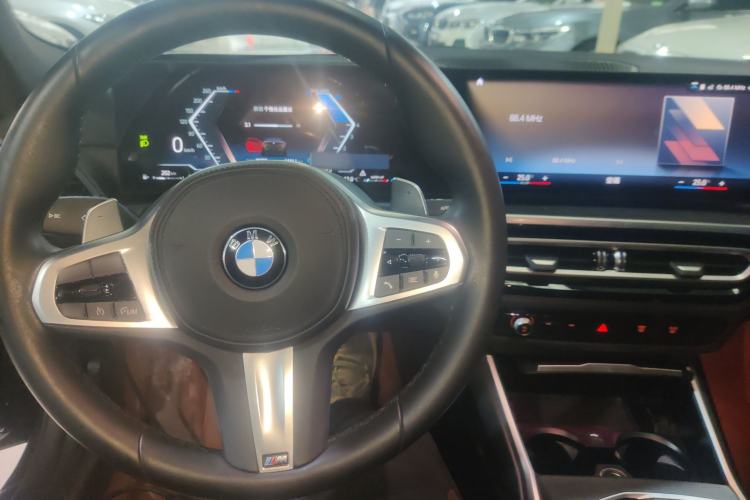Used BMW 4 Series 2023 425i Convertible M Sport Package Center Console
