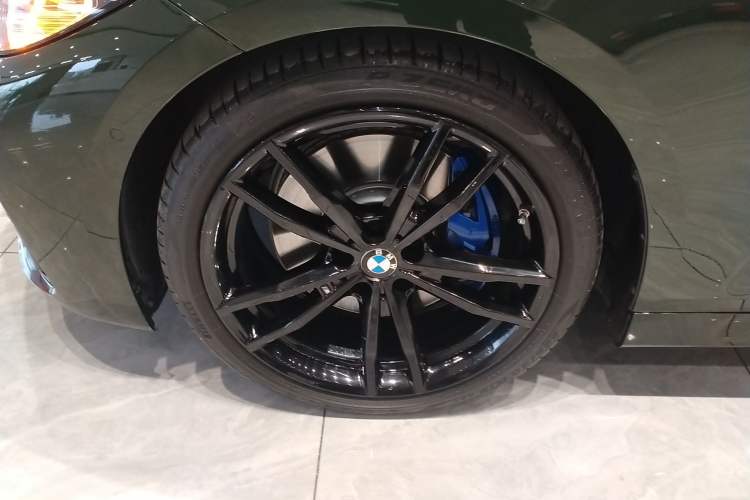 Used BMW 4 Series 2023 430i M Sport Night Edition Left Front Wheel Hub