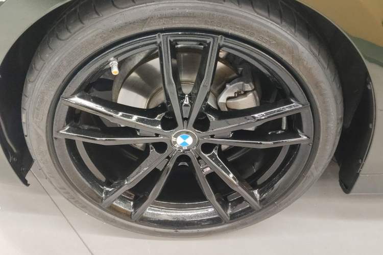 Used BMW 4 Series 2023 425i M Sport Night Edition Left Front Wheel Hub