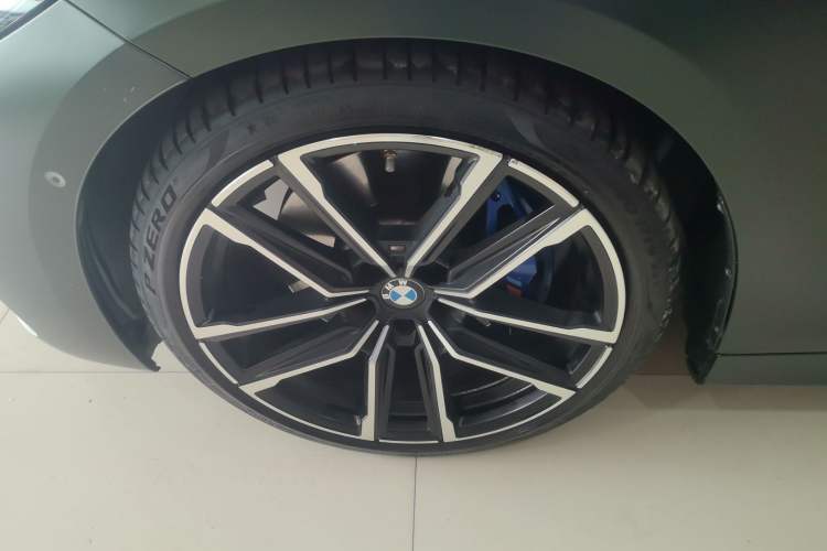 Used BMW 4 Series 2023 430i Convertible M Sport Night Edition Package Left Front Wheel Hub