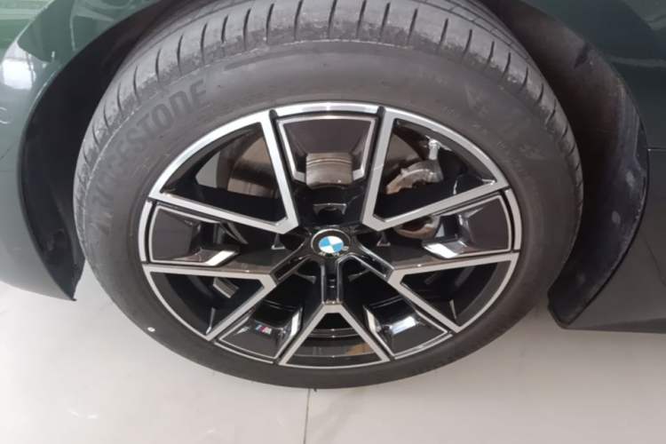 Used BMW 4 Series 2023 425i Gran Coupe M Sport Package Left Front Wheel Hub