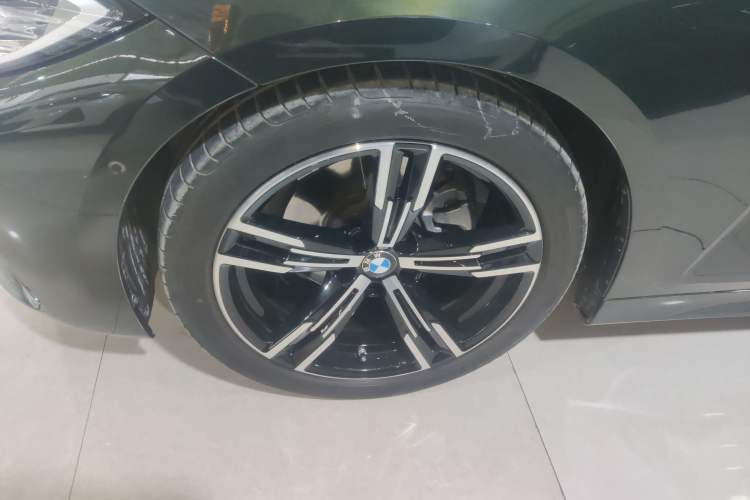 Used BMW 4 Series 2023 425i Convertible M Sport Package Left Front Wheel Hub