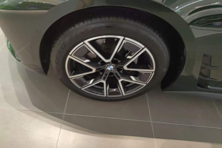 Used BMW 4 Series 2023 425i Gran Coupe M Sport Package Left Front Wheel Hub