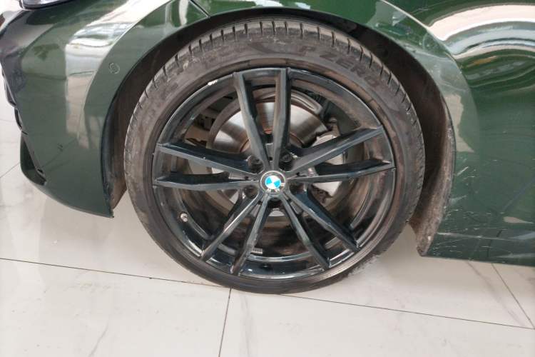 Used BMW 4 Series 2023 425i Convertible M Sport Night Edition Package Left Front Wheel Hub