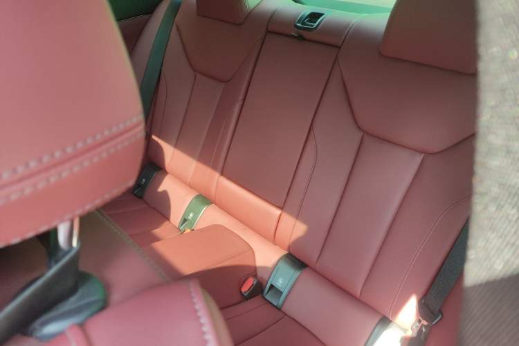 Used BMW 4 Series 2023 425i M Sport Night Edition Left Rear Seat