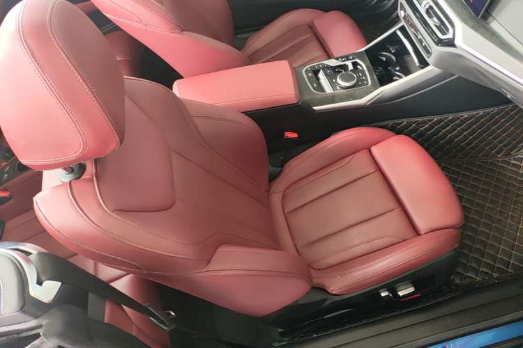 Used BMW 4 Series 2023 425i Convertible M Sport Package Right Front Seat