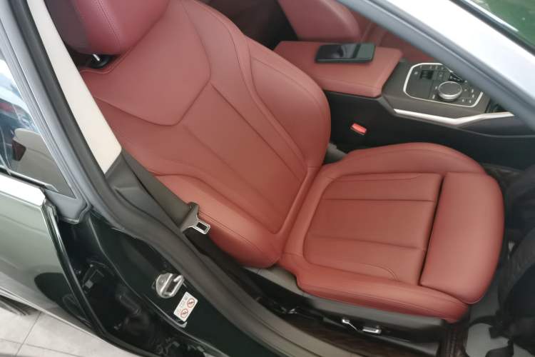 Used BMW 4 Series 2023 425i Gran Coupe M Sport Package Right Front Seat
