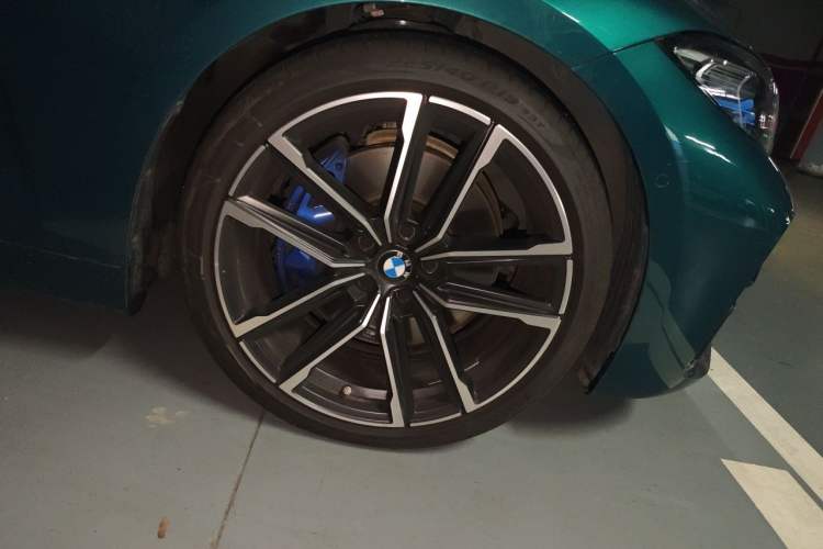 Used BMW 4 Series 2023 430i M Sport Night Edition Right Front Wheel Hub