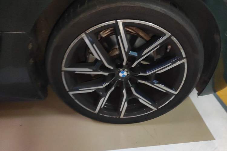 Used BMW 4 Series 2023 425i Gran Coupe M Sport Night Edition Package Right Front Wheel Hub