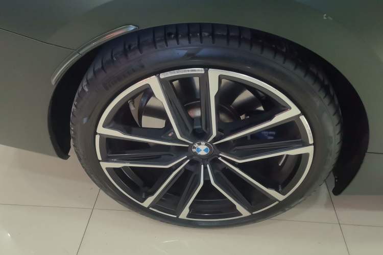 Used BMW 4 Series 2023 430i Convertible M Sport Night Edition Package Right Rear Wheel Hub
