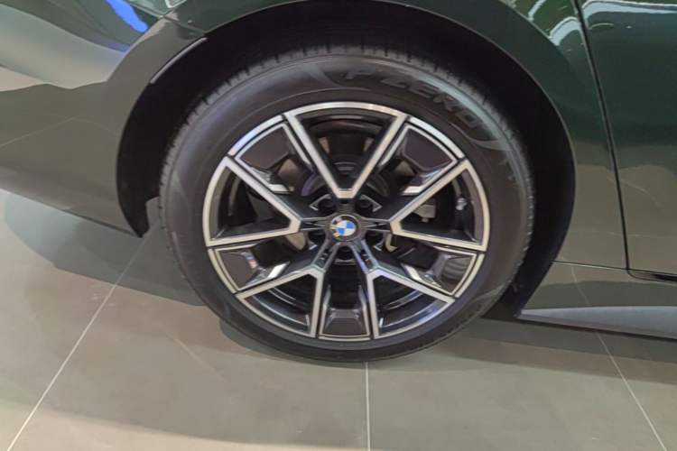 Used BMW 4 Series 2023 425i Gran Coupe M Sport Package Right Rear Wheel Hub