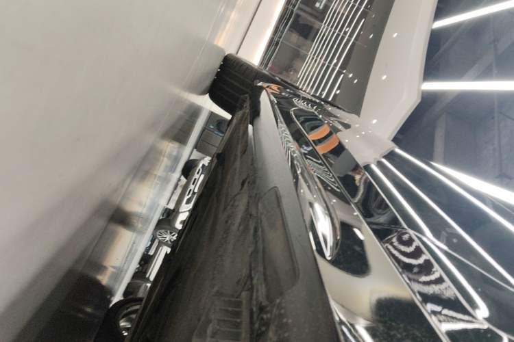 Used BMW 4 Series 2023 425i M Sport Night Edition Right Side Sill