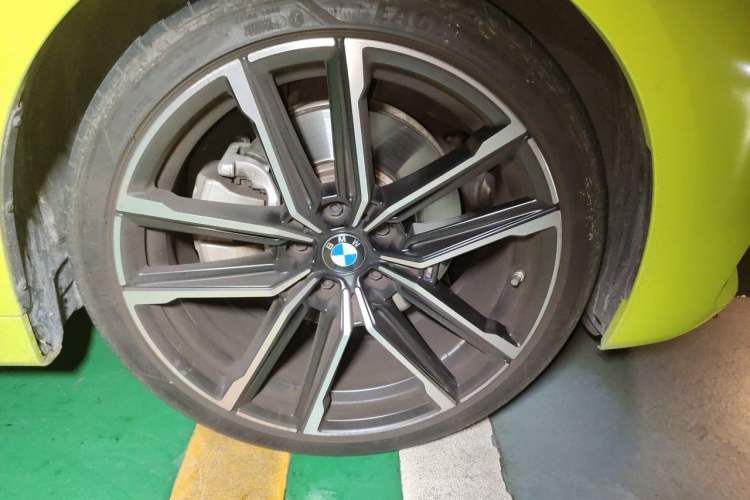 Used BMW 4 Series 2023 430i Convertible M Sport Night Edition Package Right Front Wheel Hub