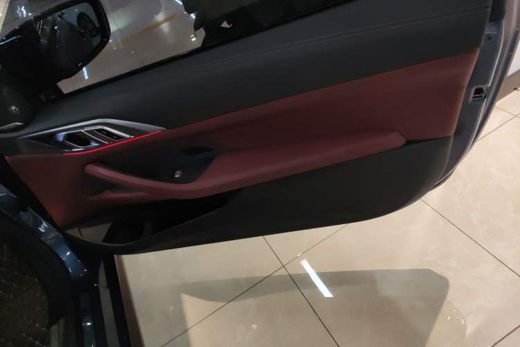 Used BMW 4 Series 2023 430i Convertible M Sport Night Edition Package Interior 5