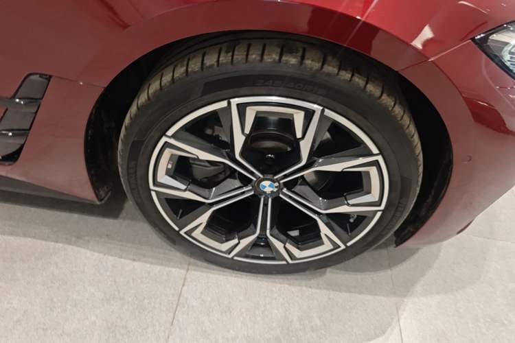 Used BMW 4 Series 2023 430i Gran Coupe M Sport Night Edition Right Front Wheel Hub
