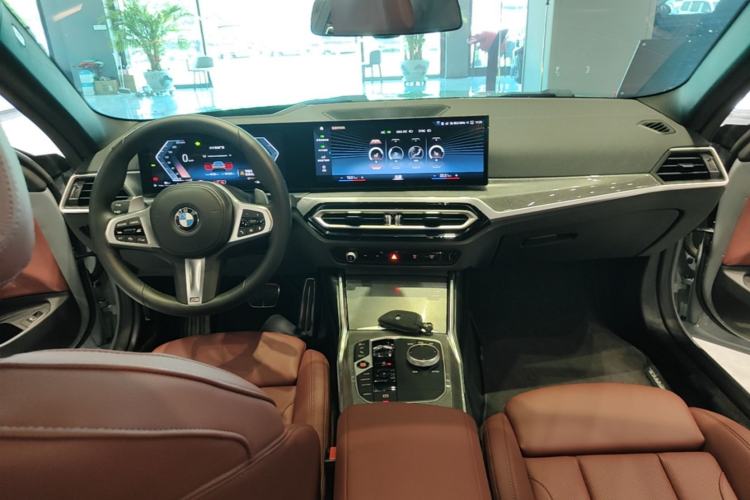Used BMW 4 Series 2023 430i M Sport Night Edition Center Console