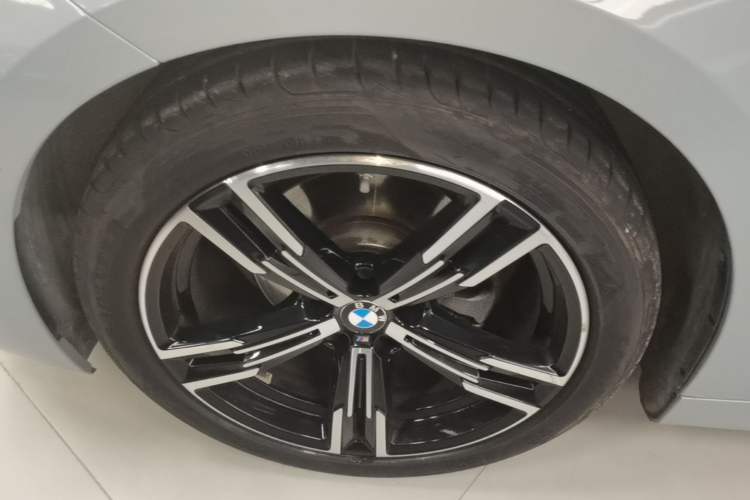 Used BMW 4 Series 2023 425i M Sport Package Left Front Wheel Hub