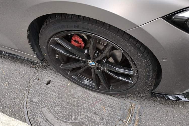 Used BMW 4 Series 2023 425i M Sport Night Edition Right Front Wheel Hub