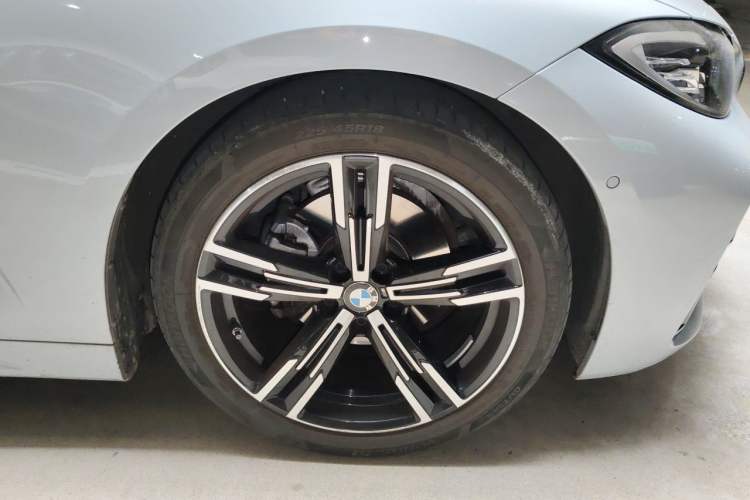 Used BMW 4 Series 2023 425i M Sport Package Right Front Wheel Hub