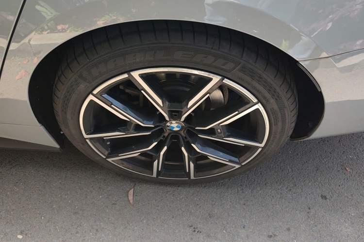 Used BMW 4 Series 2023 425i Gran Coupe M Sport Night Edition Package Right Front Wheel Hub