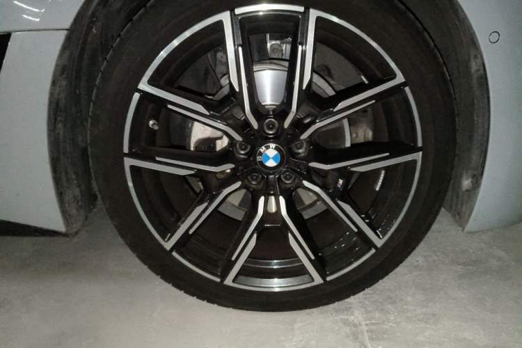 Used BMW 4 Series 2023 425i Gran Coupe M Sport Night Edition Package Right Front Wheel Hub