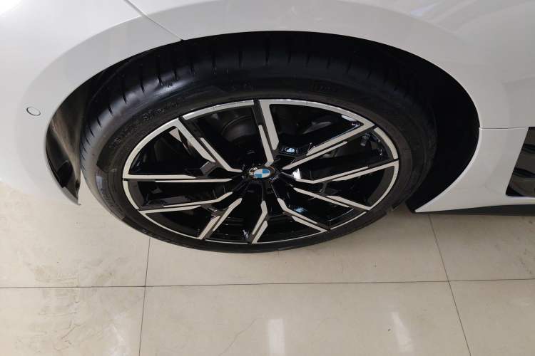 Used BMW 4 Series 2023 425i Gran Coupe M Sport Night Edition Package Left Front Wheel Hub
