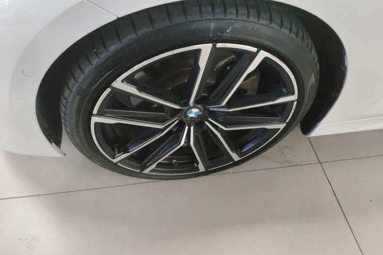 Used BMW 4 Series 2023 430i Convertible M Sport Night Edition Package Left Front Wheel Hub
