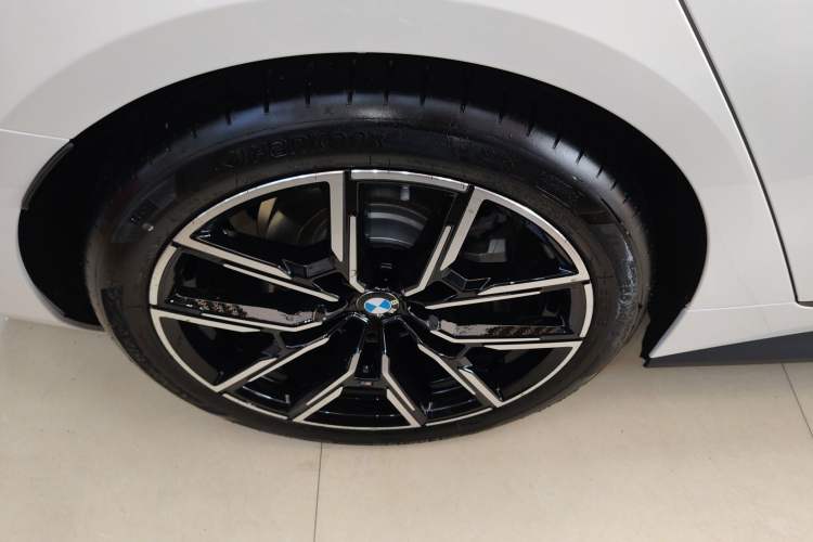 Used BMW 4 Series 2023 425i Gran Coupe M Sport Night Edition Package Right Rear Wheel Hub