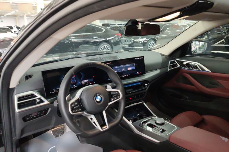 Used BMW 4 Series 2024 425i M Sport Package Center Console