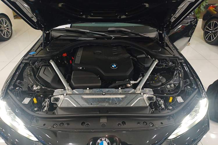 Used BMW 4 Series 2024 425i Convertible M Sport Package Engine Bay