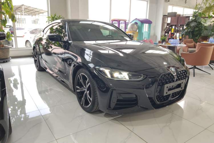 Used BMW 4 Series 2024 425i M Sport Package Front Right 45 Deg