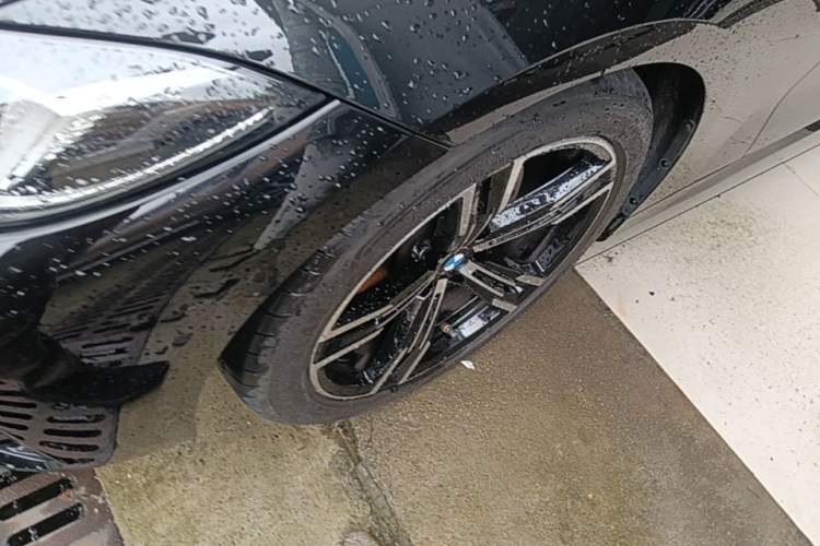 Used BMW 4 Series 2024 425i M Sport Package Left Front Wheel Hub